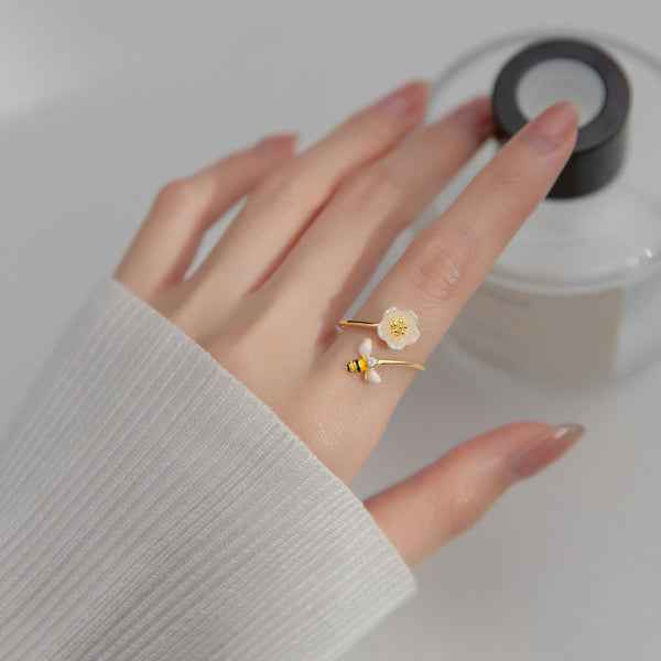 Bee & Daisy Ring
